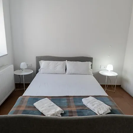 Cube House - Detached With Garden And Parking 펜션 볼로스