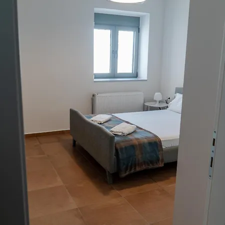 Cube House - Detached With Garden And Parking بيت للعطل فولوس
