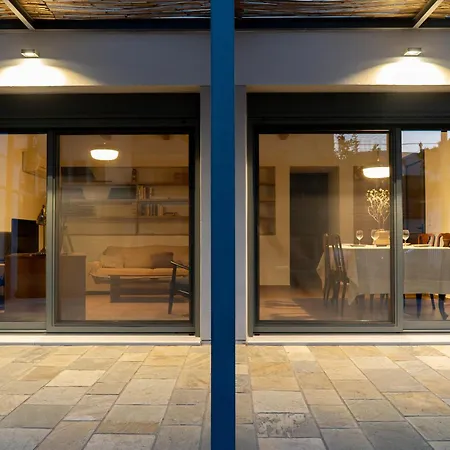 Cube House - Detached With Garden And Parking 펜션
