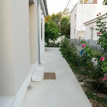 Cube House - Detached With Garden And Parking 펜션 볼로스